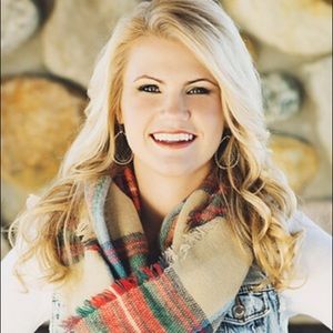 Meet your Posher, Carly